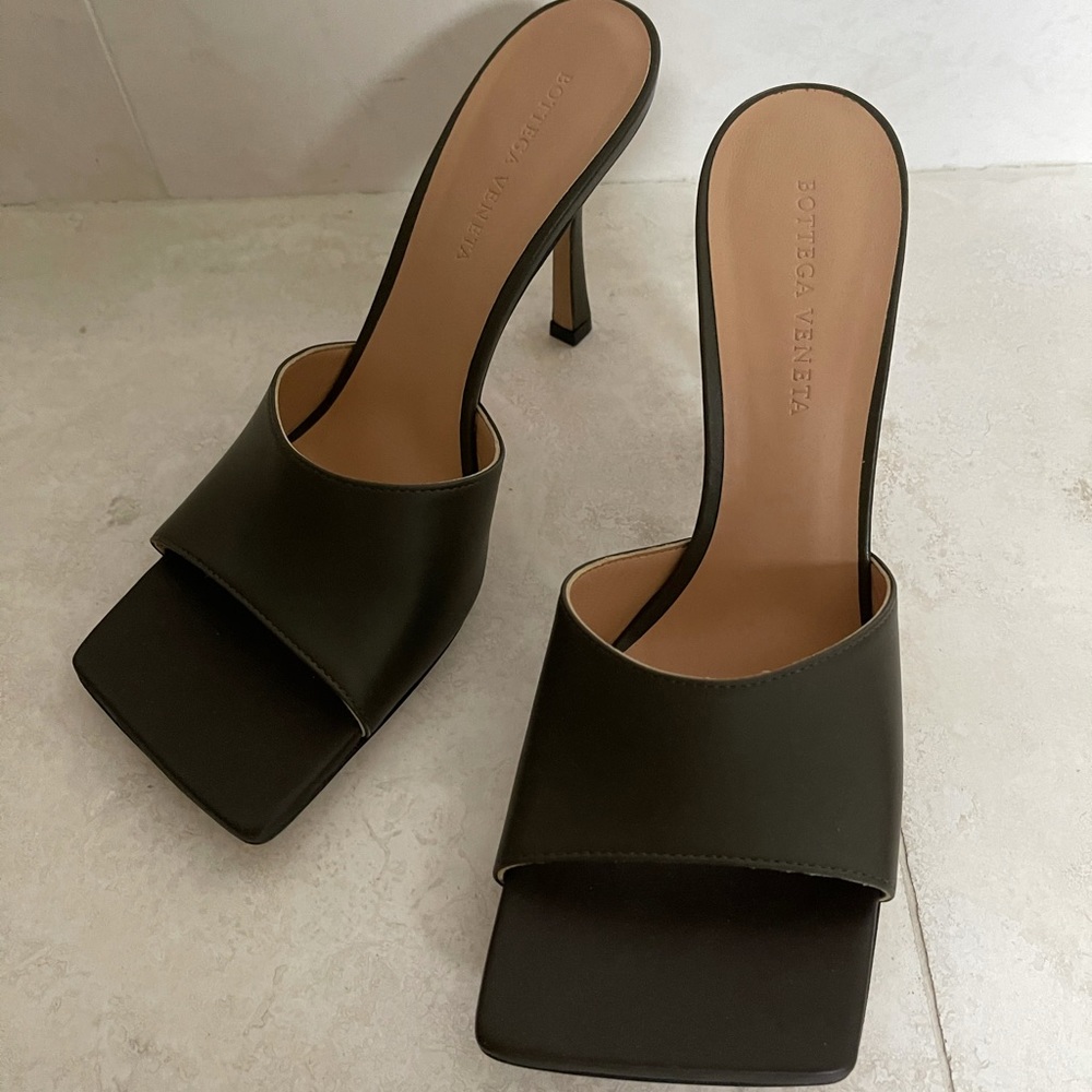 Olive green Bottega Veneta stretch leather mules